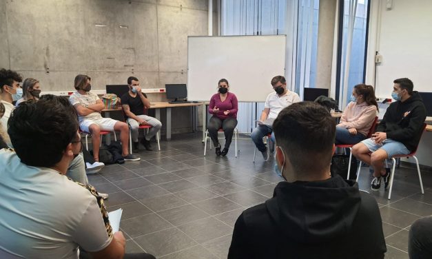 Candelaria promueve la participación juvenil con un nuevo encuentro con la alcaldesa 