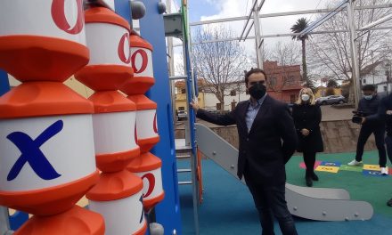 El Ayuntamiento inaugura el parque infantil de Los Narajeros, modelo para el plan municipal proyectado a medio plazo   