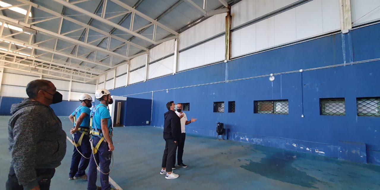 Inician las obras de mejora en el Polideportivo cubierto de La Vera  
