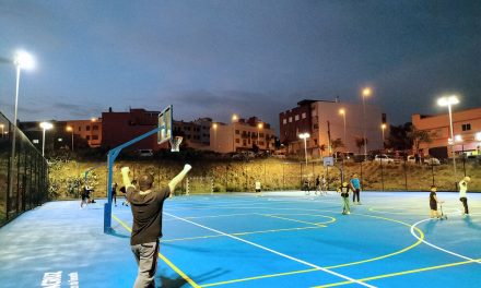 Santa Cruz ilumina el polideportivo de El Sobradillo para concluir su reforma integral 