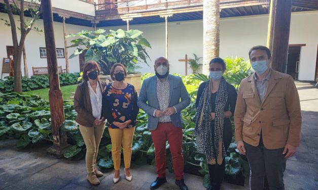 Puerto de la Cruz se reúne con representantes de la Asociación de Antiguos Alumnos de la Universidad de La Laguna  