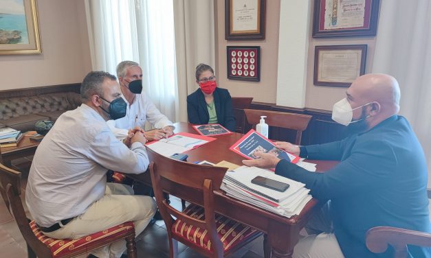 Cruz Roja expone la memoria de su labor en la ciudad durante 2021 