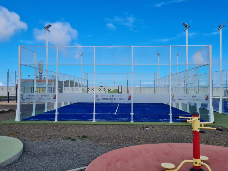 Inauguración de las pistas de pádel en el «Complejo Deportivo La Teja» 