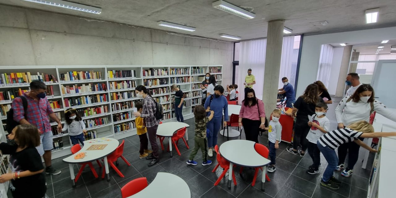 Las familias de Candelaria conocen la biblioteca 