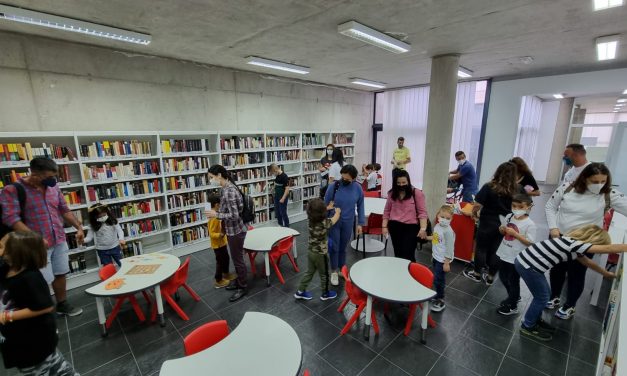 Las familias de Candelaria conocen la biblioteca 