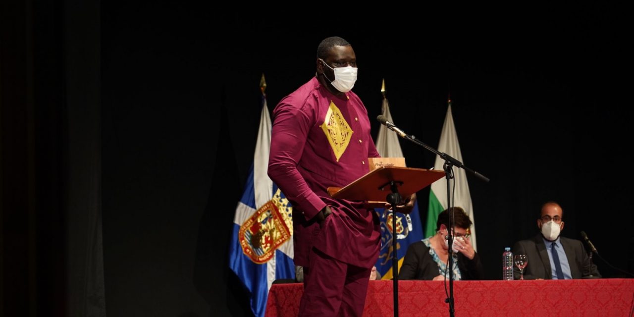 Mahamadou Camara recibe el galardón Prebendado Pacheco 
