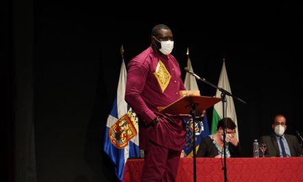 Mahamadou Camara recibe el galardón Prebendado Pacheco 