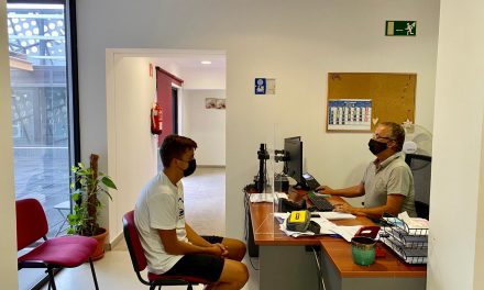 La concejalía de Educación ayuda a la ciudadanía de Candelaria a tramitar las becas generales ￼