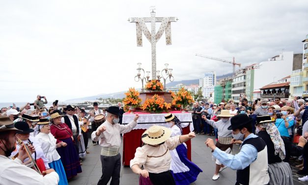 Puerto de la Cruz celebra por todo lo alto el día de la Cruz  
