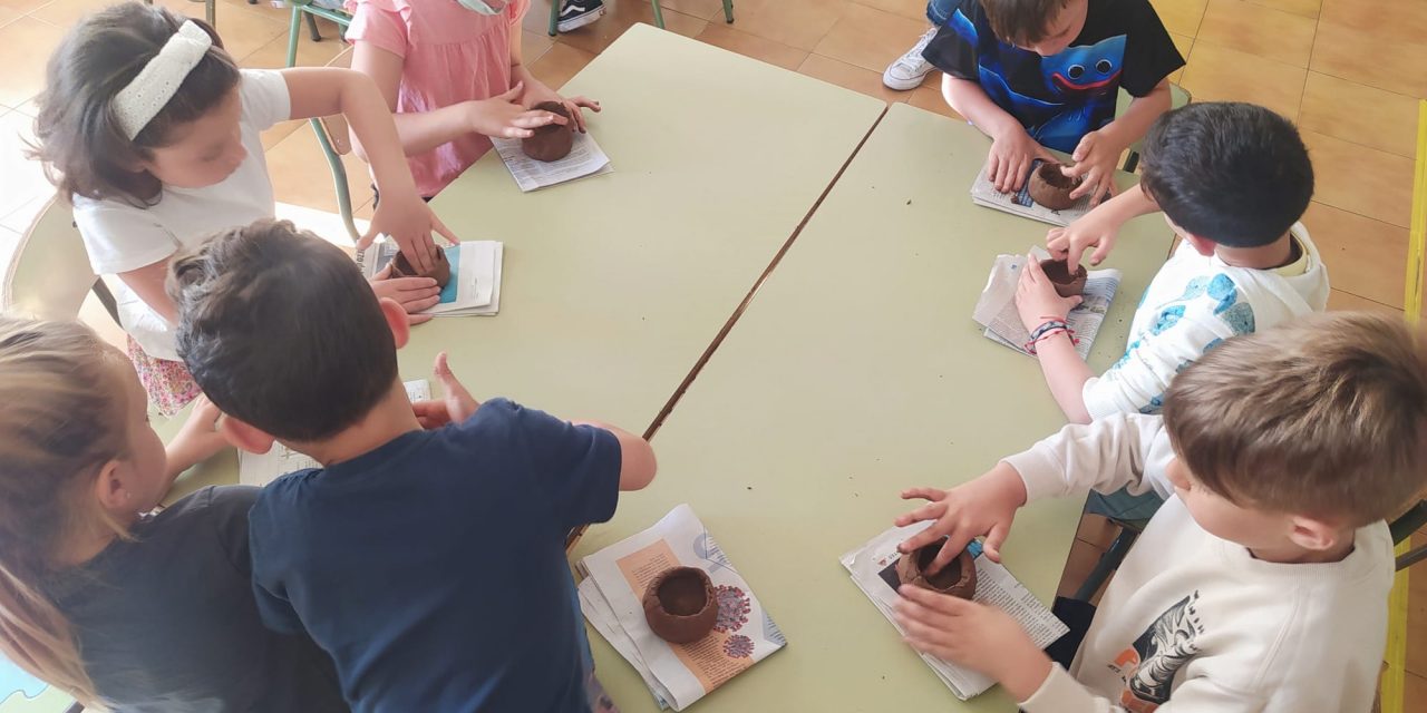Los colegios de Candelaria celebran Canarias a través de la tradición alfarera￼
