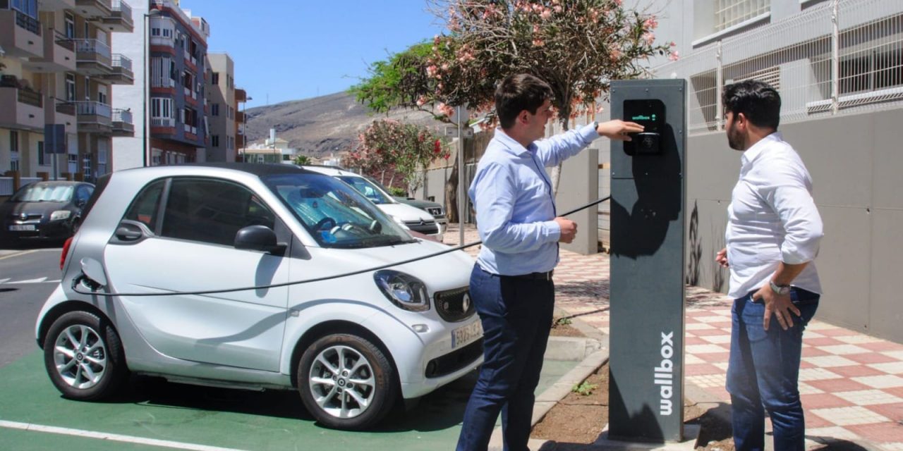 GÜIMAR FACILITA LA MOVILIDAD ELÉCTRICA Y ES UNO DE LOS MUNICIPIOS QUE CUENTA CON MAYOR BONIFICACIÓN EN EL IBI POR LA INSTALACIÓN DE PLACAS FOTOVOLTAICAS