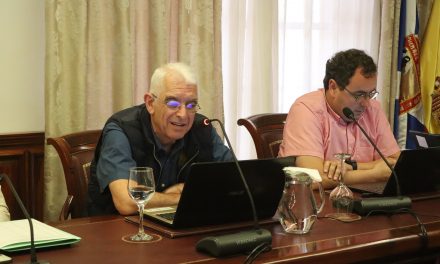 Arsenio Gómez presenta su renuncia al acta de concejal.