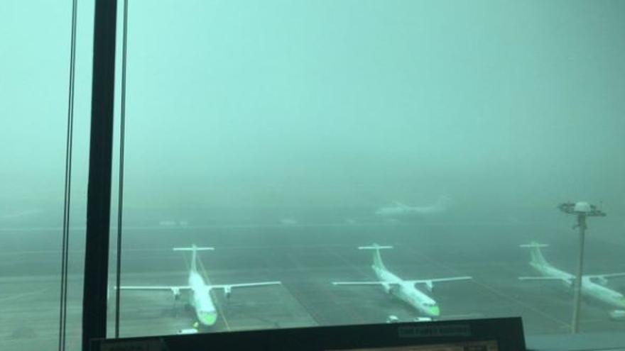 Más de diez vuelos cancelados en el aeropuerto Tenerife Norte.