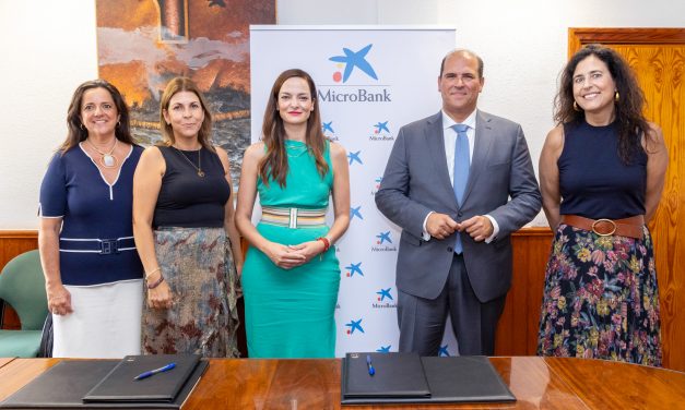 MicroBank y el Ayuntamiento de Arona firman un convenio de colaboración para incentivar el autoempleo y la actividad emprendedora.