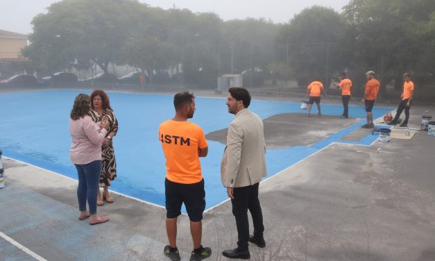 En marcha la construcción de una pista multi deporte en la urbanización La Atalaya.
