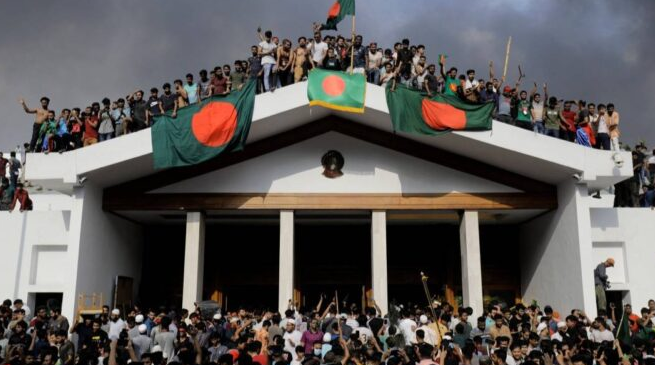 Impactante Derrumbe del Régimen Socialista en Bangladesh: Un Nuevo Amanecer para la Democracia.