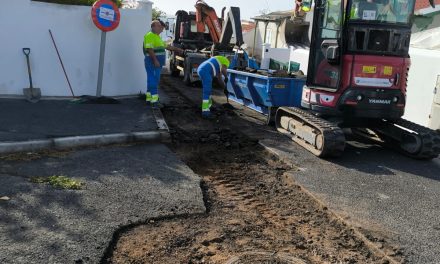 El Ayuntamiento de Arico mejora la red de abastecimiento de la calle Atalaya.