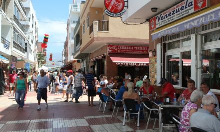 El Ayuntamiento y las cuatro Zonas Comerciales Abiertas de Arona refuerzan su coordinación.